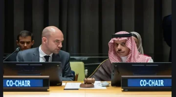 المبادرة السعودية الفرنسية تضع أمريكا بموقف محرج وخبير سياسي يكشف كواليس التحرك